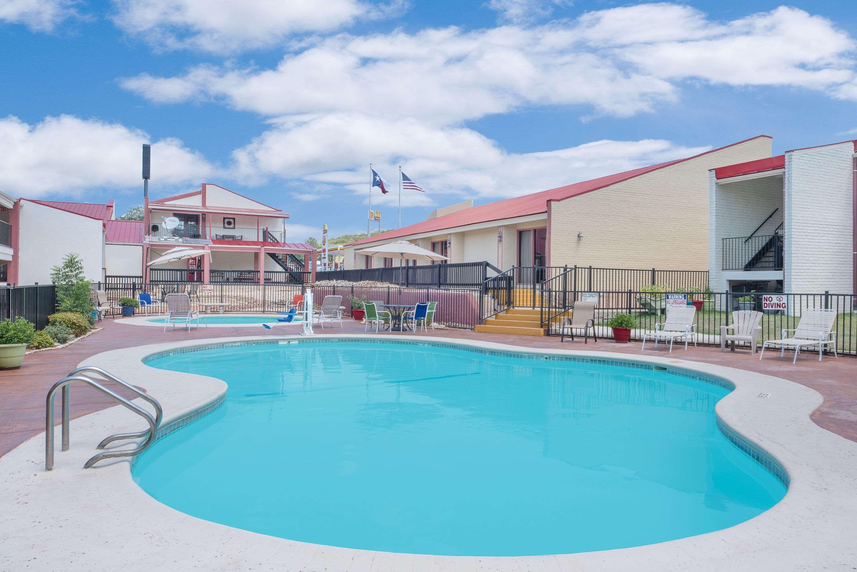 Super 8 By Wyndham Kerrville Tx Exterior foto